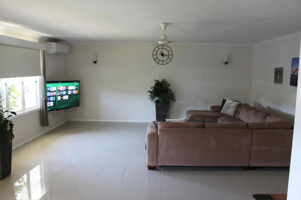 Holiday home Edge Hill Green Oasis: Central Cairns Retreat Australia