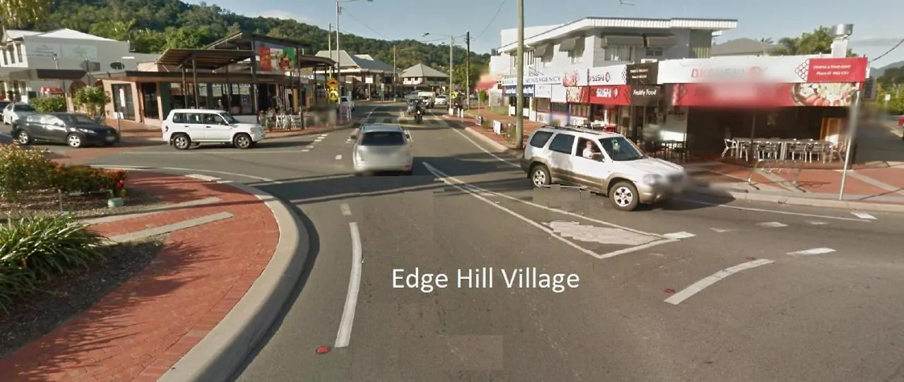 Holiday home Edge Hill Green Oasis: Central Cairns Retreat