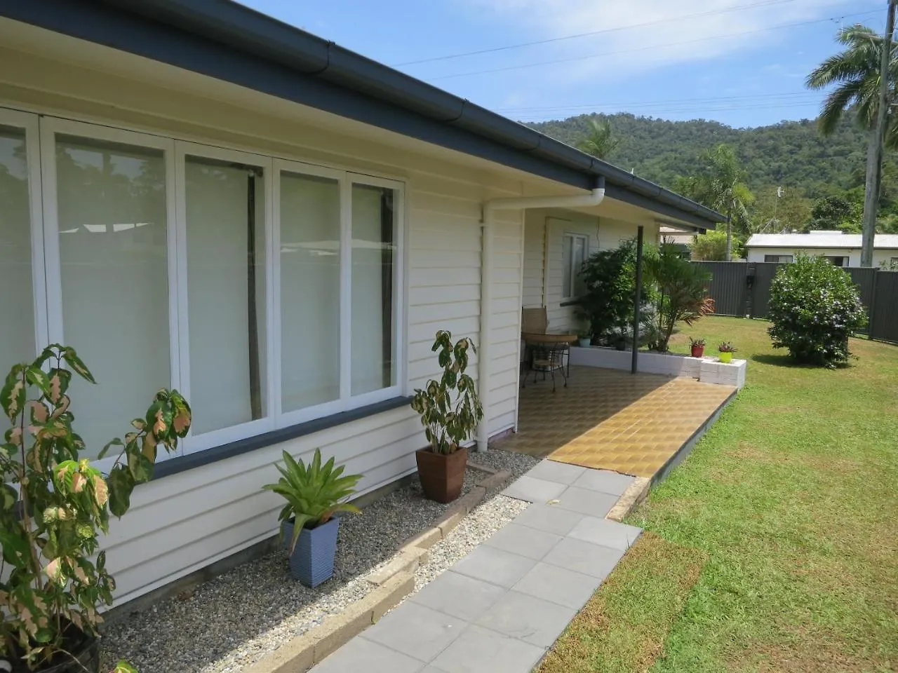 Feriehus Edge Hill Clean & Green Cairns, 7 Minutes From The Airport, 7 Minutes To Cairns Cbd & Reef Fleet Terminal