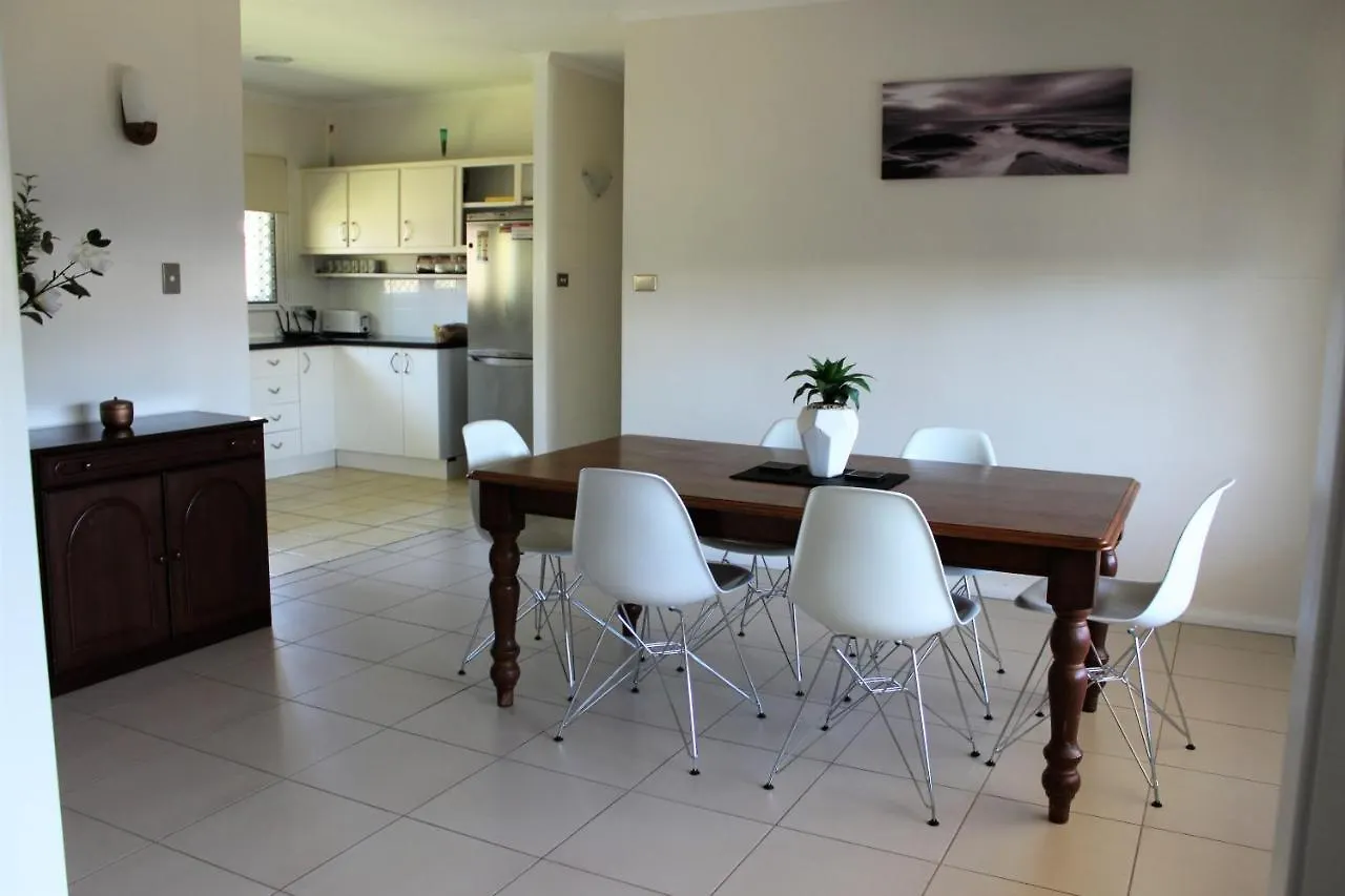 Edge Hill Clean & Green Cairns, 7 Minutes From The Airport, 7 Minutes To Cairns Cbd & Reef Fleet Terminal 0*,  Australien